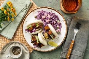 Bao-buns-met-sticky-tempeh-en-aubergine